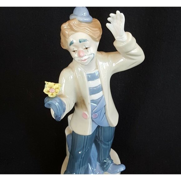 Vintage Porcelana De Cuernavaca Magician Clown Porcelain Figurine Flower 1993 - Picture 4 of 6